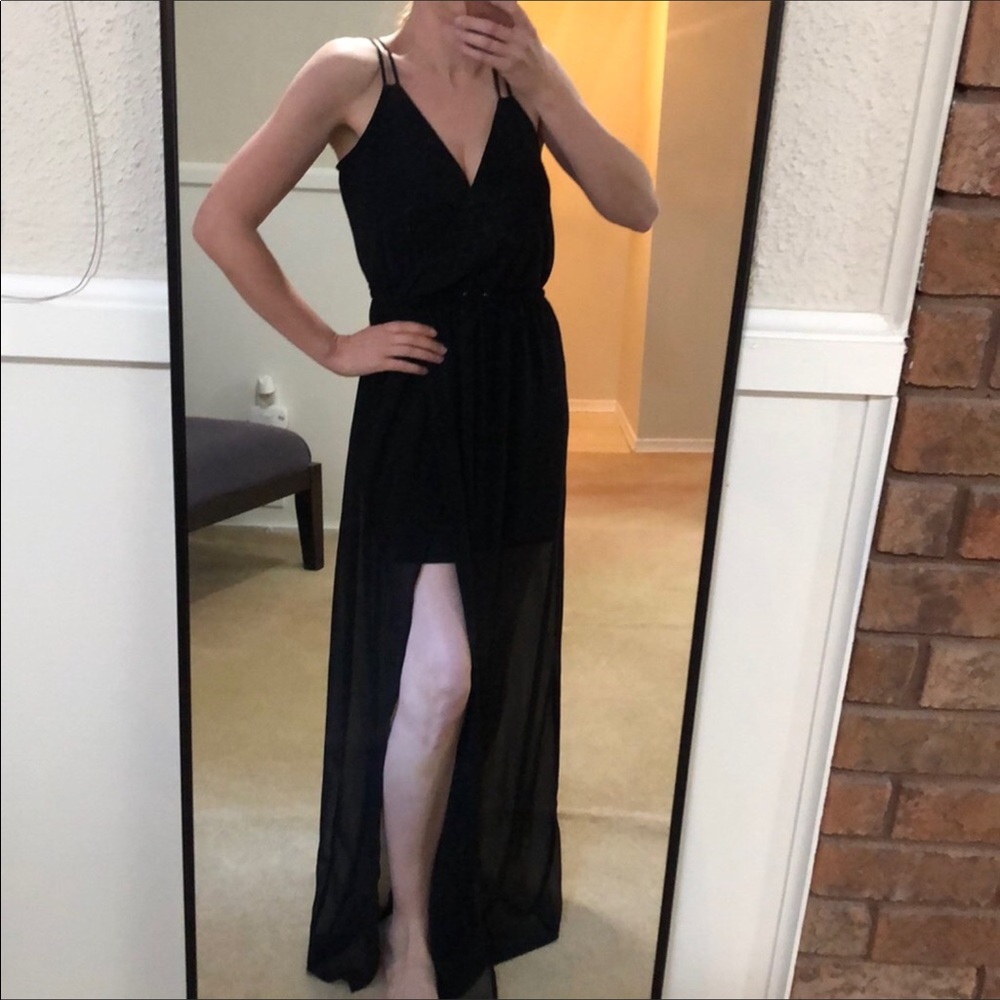 GUESS⭐️Gorgeous light slit dress♥️EUC